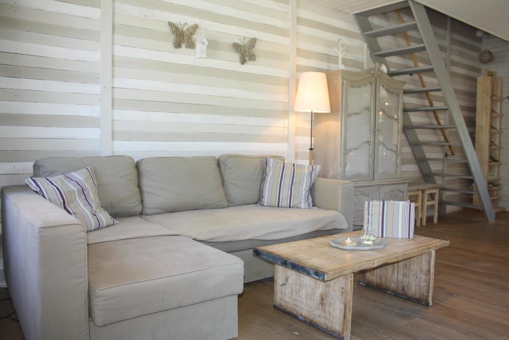 A L'Ombre Du Clocher Montbliart Exterior photo
