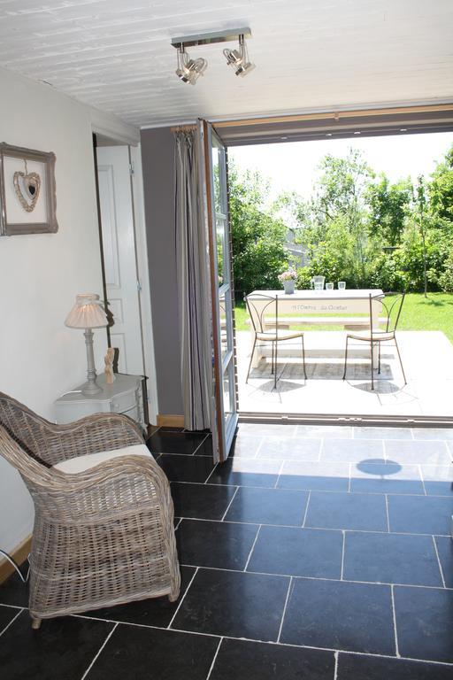 A L'Ombre Du Clocher Montbliart Exterior photo